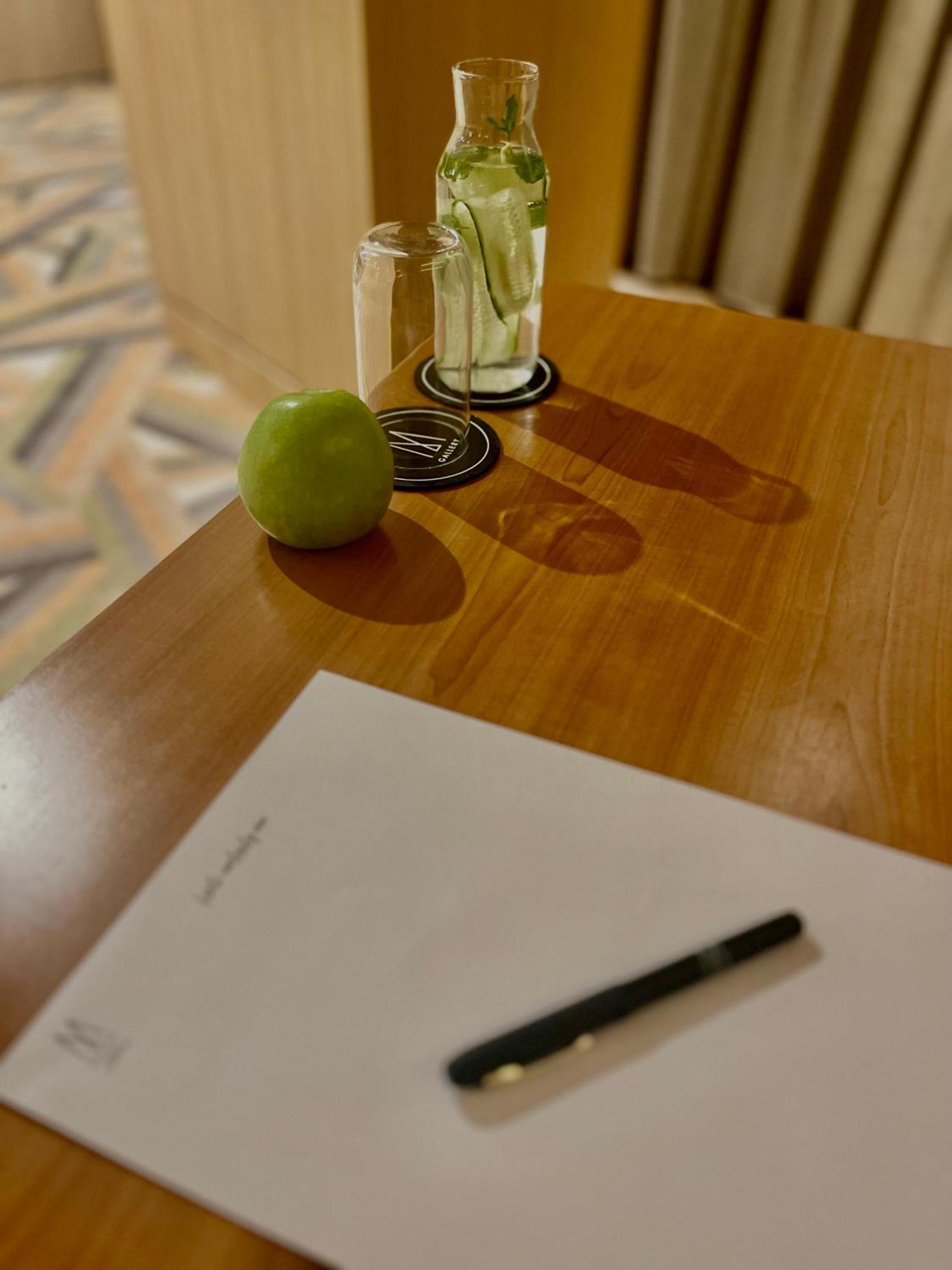 Maison Sofia - Mgallery Ngoại thất bức ảnh A green apple on a table