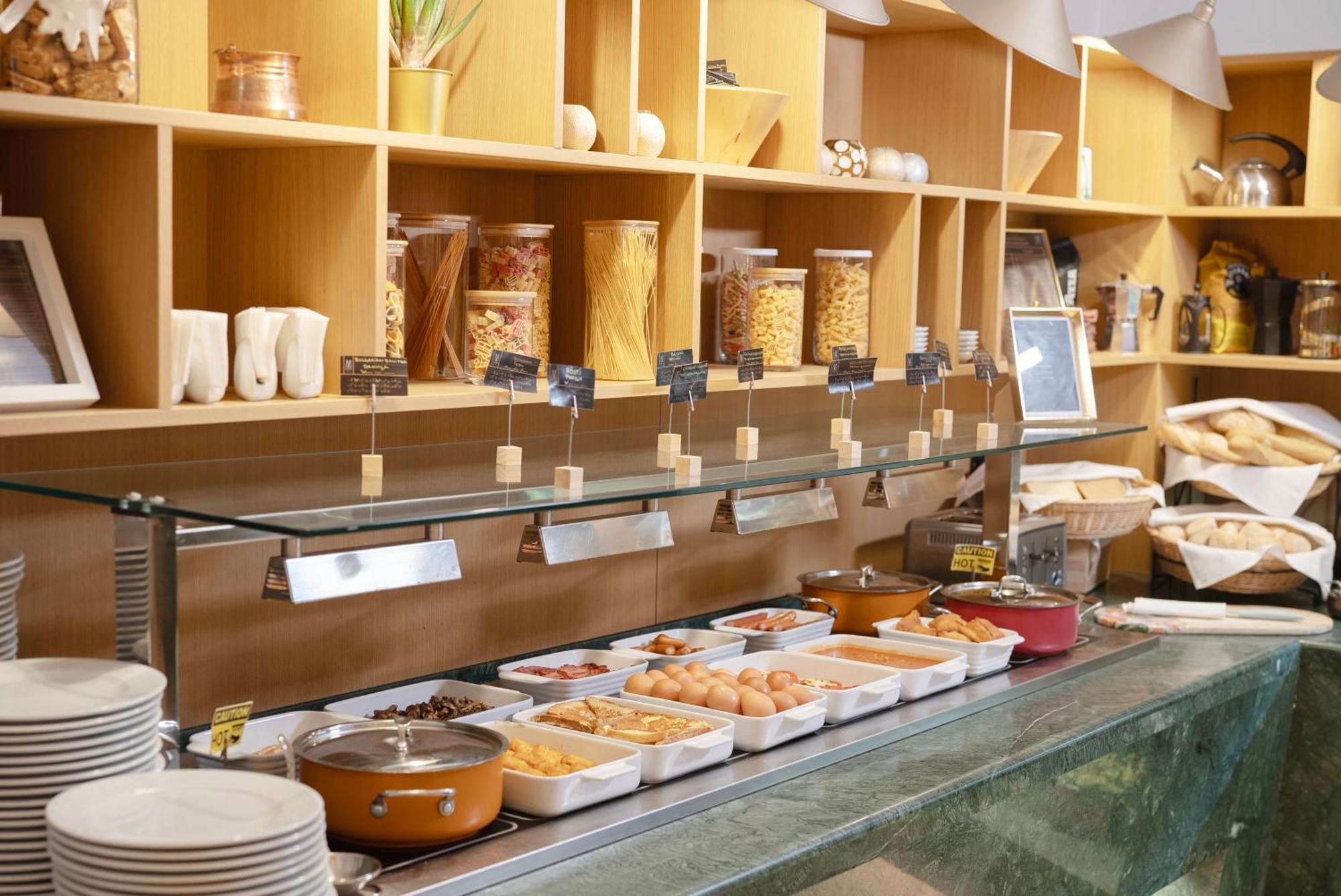 Maison Sofia - Mgallery Ngoại thất bức ảnh A buffet at a hotel